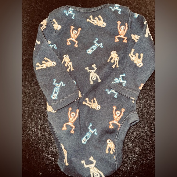 0-3m Old Navy  Skeleton 💀 Day of the Dead  long sleeve onesie t-shirt bones - Picture 3 of 4
